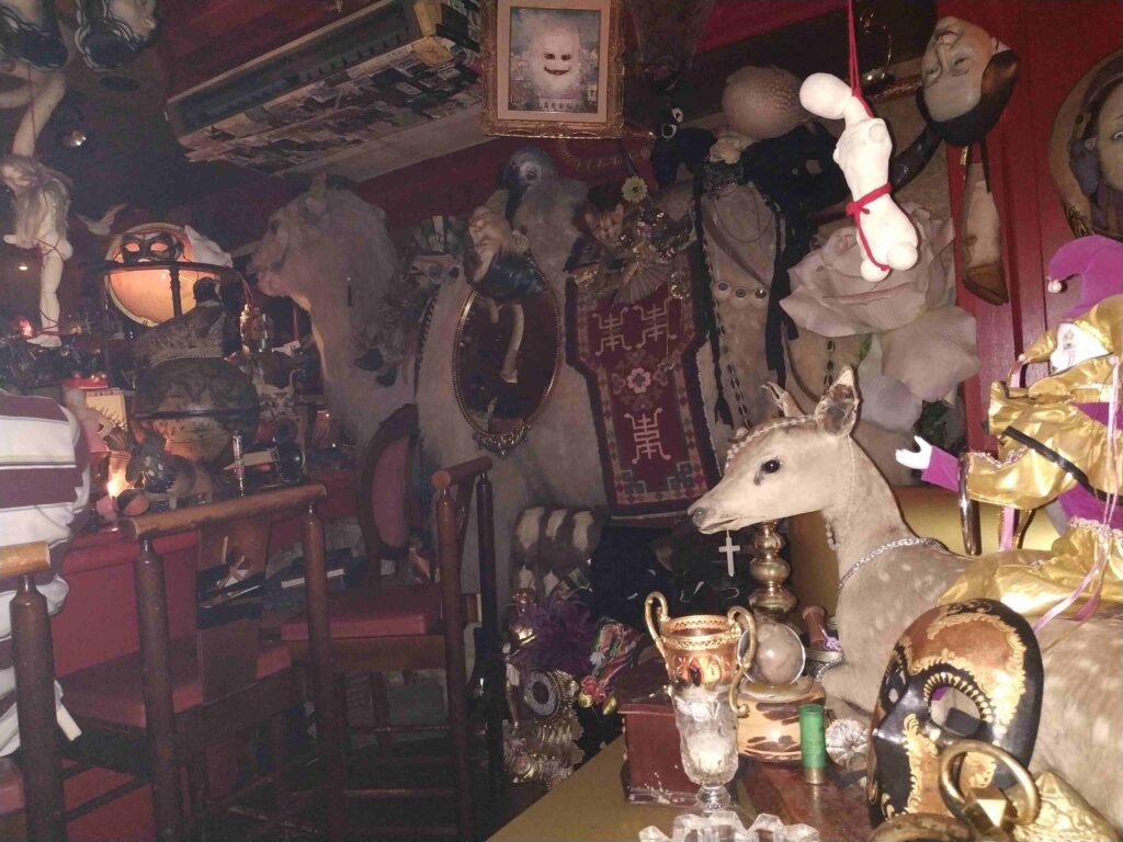 Kinguu Bar – Horror/Fetish Themed Absinthe Bar – Osaka – Japan ...